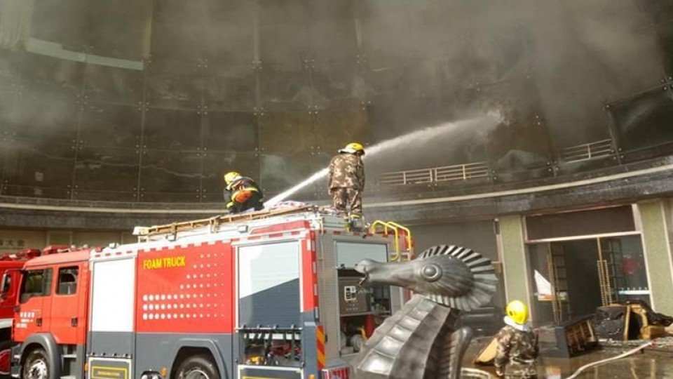  VIDEO: Hotel cuprins de flăcări. 19 persoane au murit, câteva zeci au fost rănite
