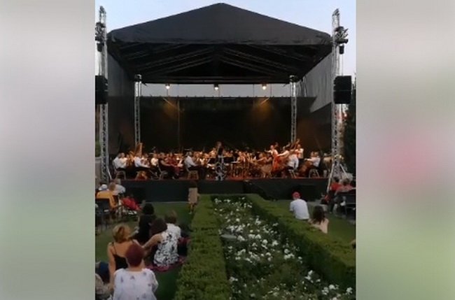  VIDEO: Concert simfonic în aer liber la deschiderea stagiunii de la Filarmonică