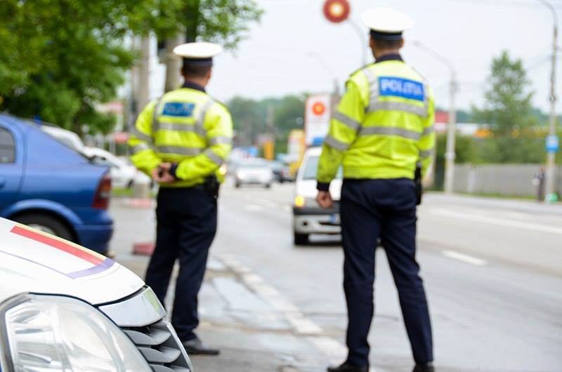  Poliţiştii continuă să ridice permise şi plăcuţe de înmatriculare