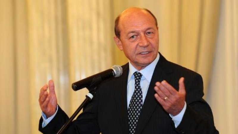  Băsescu: Moţiune de cenzură acum! Cu sau fără succes este un gest politic obligatoriu
