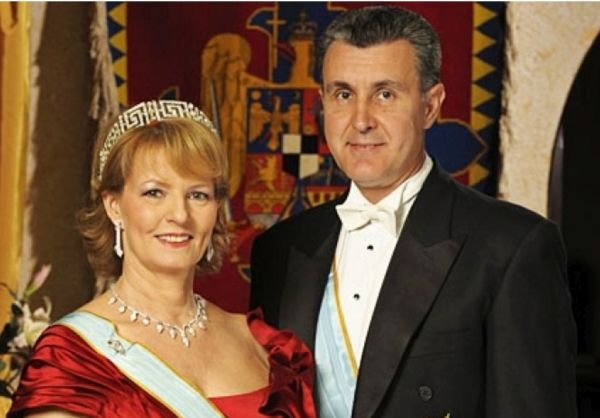  Ce face Familia Regală în ziua nunţii fostului principe Nicolae. Cum a rămas acesta fără titlu