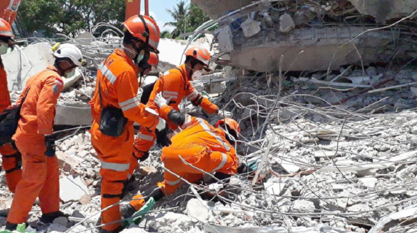  34 de studenţi la teologie, găsiţi morţi într-o biserică în urma cutremurului din Indonezia