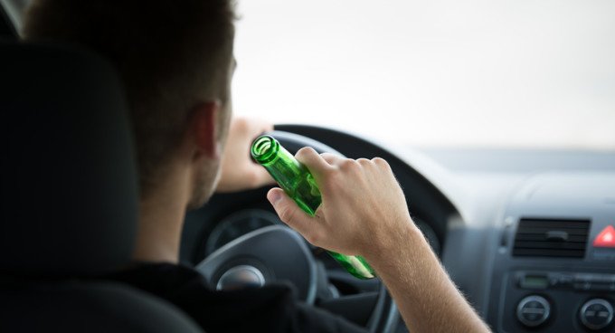  Tânăr şofer cu alcoolemie penală, prins pe un drum naţional
