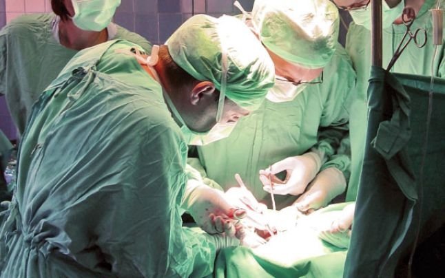  Pacienta despre care se bănuieşte că ar fi contactat o bacterie în timpul unei operaţii a DECEDAT