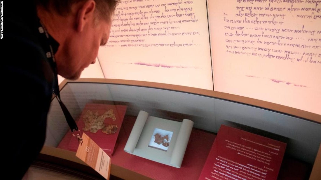  Mai multe fragmente din colecţia Manuscriselor de la Marea Moartă sunt FALSURI