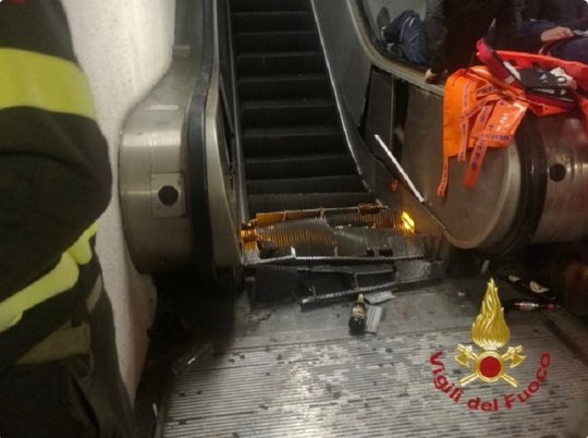  Accident la metroul din Roma: 20 de fani ai ŢSKA Moscova răniţi, dintre care 5 grav, după ce o scară rulantă a cedat