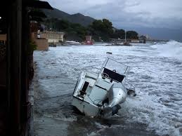  Şapte oameni au fost ucişi de furtună în Italia. Prin Corsica a trecut și o tornadă