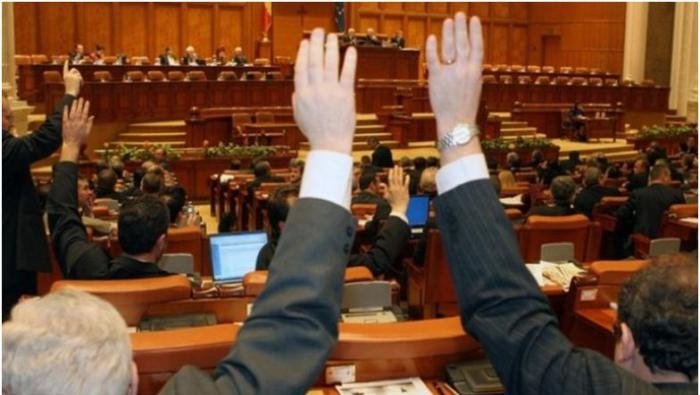  TRĂDĂTORII: Trei parlamentari ieşeni din PSD au votat împotriva autostrăzii A8