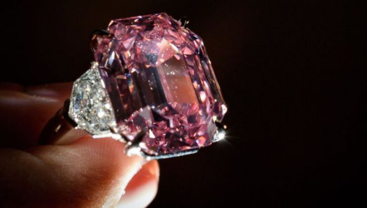  Cel mai scump diamant din lume, „Pink Legacy”, a fost vândut!