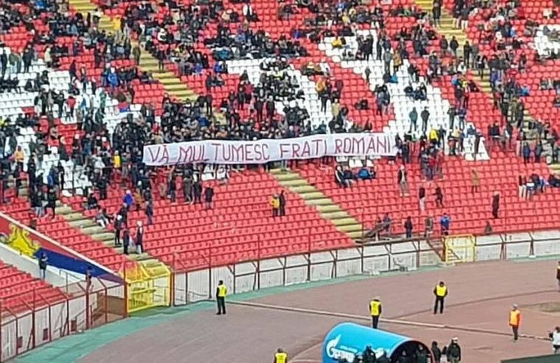  Bannerul dedicat românilor pe care sârbii l-au ținut ridicat 6 minute la meciul cu Muntenegru