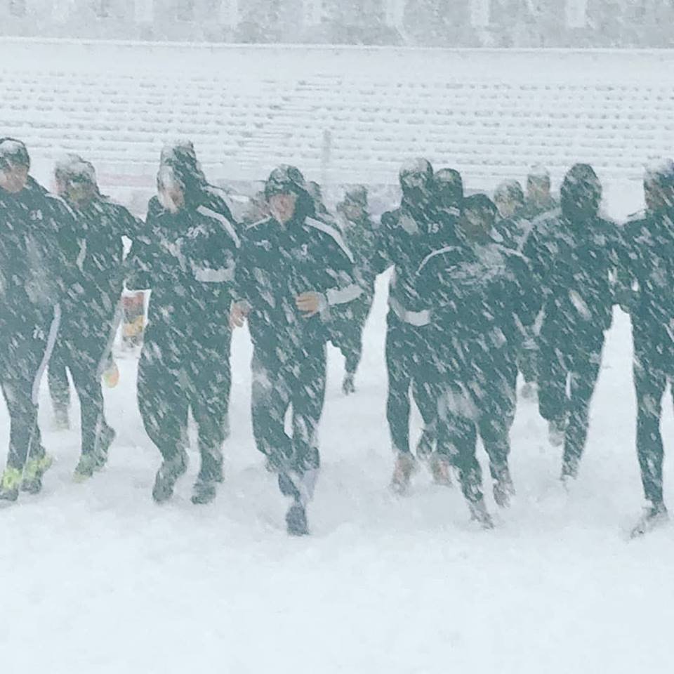  FOTO: Antrenament în ninsoare al jucătorilor de la Poli pentru meciul cu FCSB