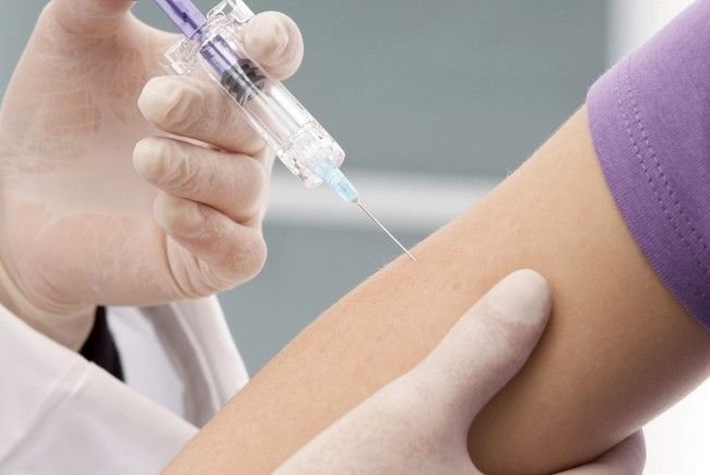  DSP îndeamnă ieşenii să se vaccineze împotriva gripei. 35.800 de doze au ajuns în cabinetele medicilor