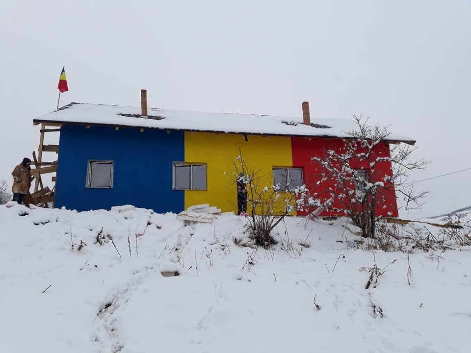  FOTO: Case tricolore aflate de o parte și de alta a Prutului, sfințite de 1 decembrie
