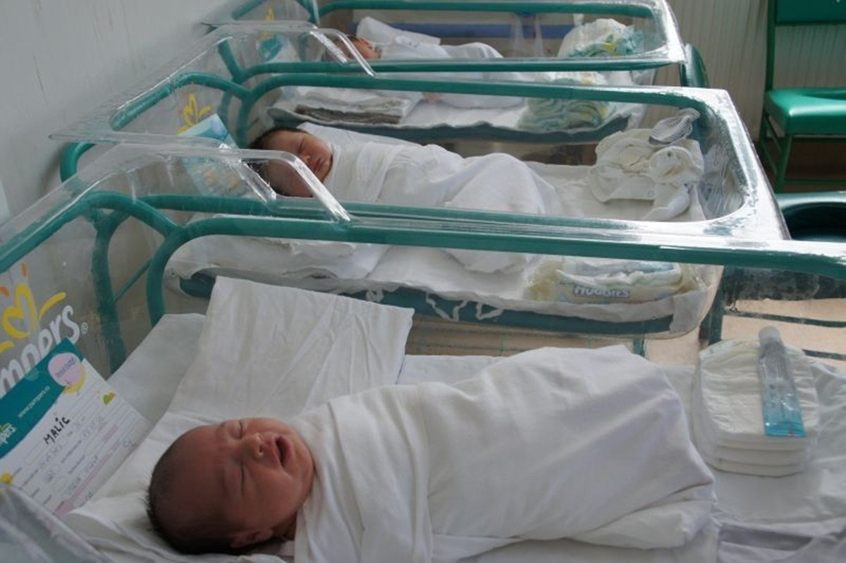  „Generaţia Centenarului“ de la Iaşi: 12 copii născuţi la Maternitatea „Cuza Vodă“ de Ziua ţării