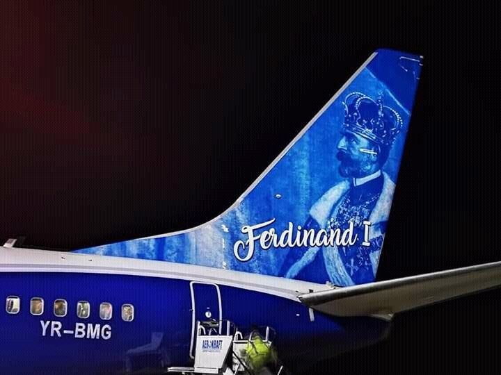  FOTO: Aeronava Blue Air cu portretul regelui Ferdinand I a aterizat și la Iași