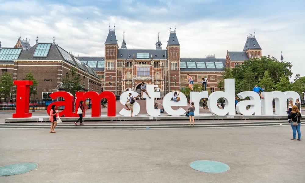  Amsterdam a pierdut unul dintre simbolurile turistice. Vor să scape de turişti