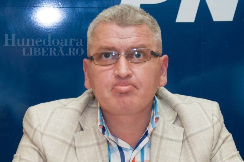  Florin Roman: Jandarmii stau în Parlament să apere penalii. Parlamentul e cazemată