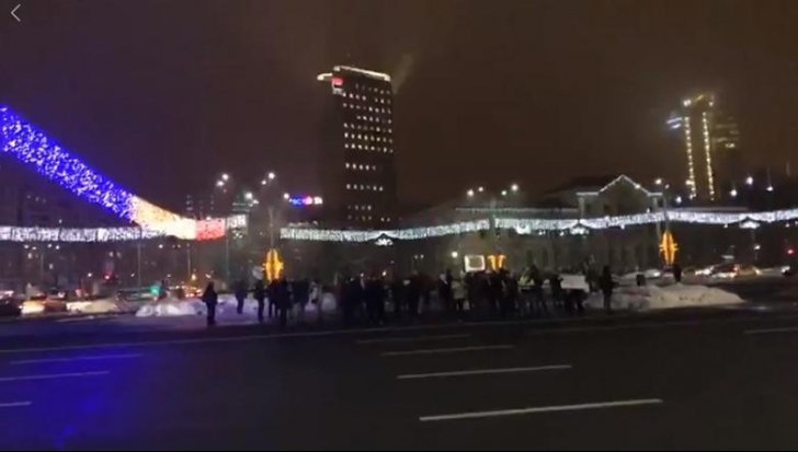  Protest în Piața Victoriei imediat după adoptarea ordonanței anti-lăcomie