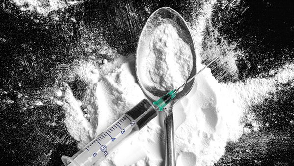  Un consumator de heroină întors din străinătate la Iaşi a intrat în sevraj