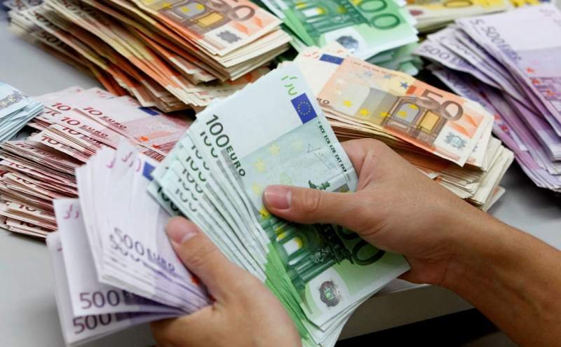  Euro încheie anul la un nivel foarte ridicat, iar francul la maximul a 17 luni