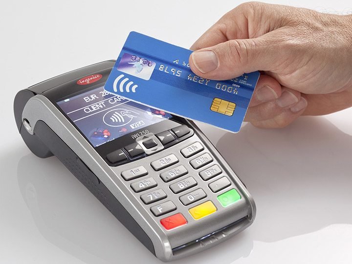  Cum să îți protejezi cardul contactless de fraudă. Trucuri simple și eficiente