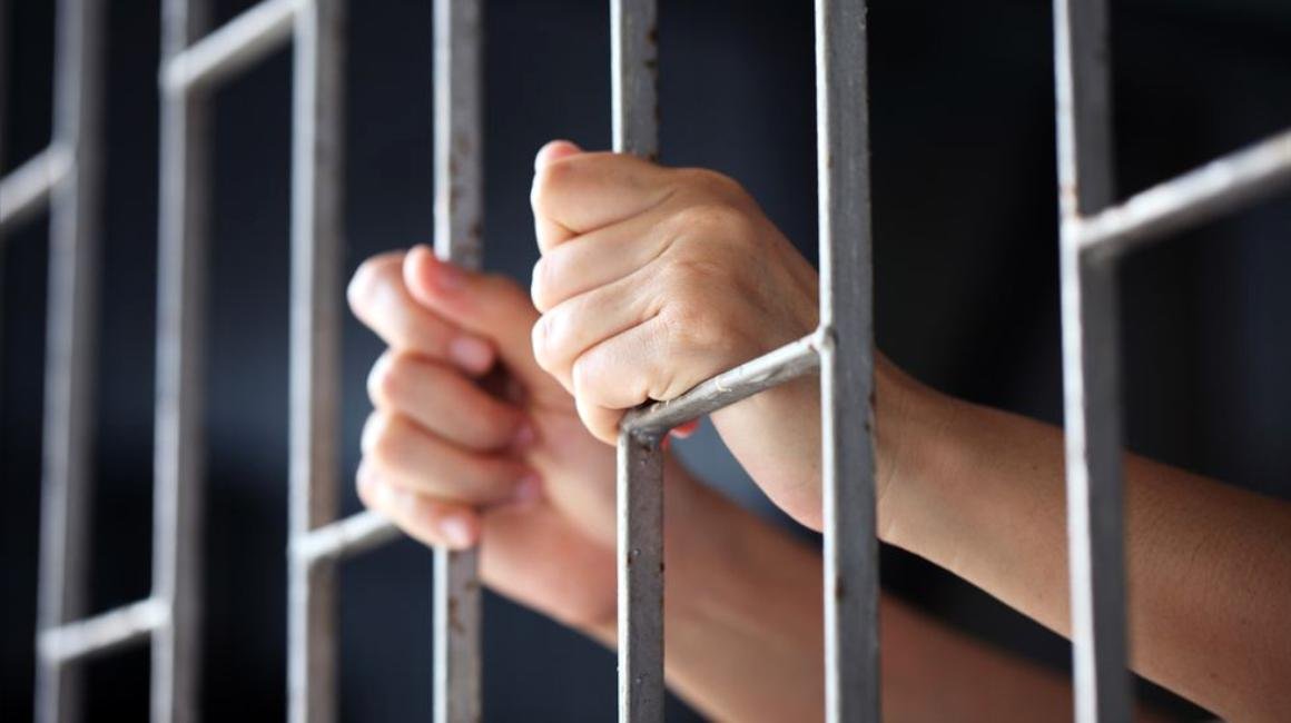  Tânără condamnată la închisoare pentru tâlhărie calificată