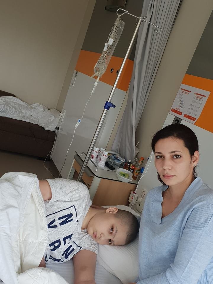  Ajutaţi o mamă să-i doneze măduvă fiului său de 13 ani bolnav de leucemie!
