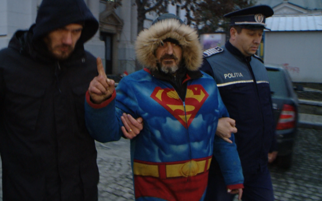  VIDEO: Mama lui „Superman” de la Iași i-a aruncat cuvinte grele când l-a văzut pe Teatru