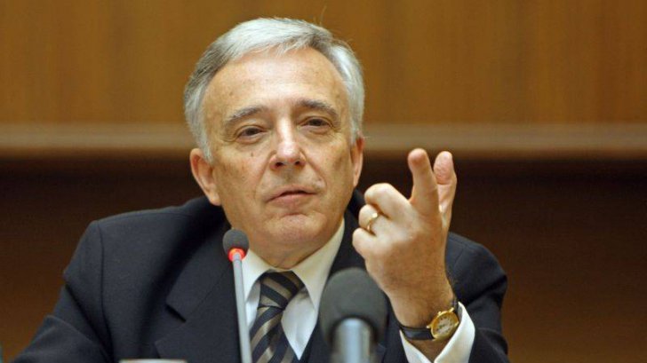  Guvernatorul BNR, Mugur Isărescu, merge astăzi la Senat să-l înfrunte pe Zamfir