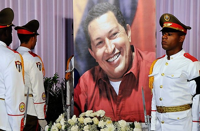 Trupul lui Hugo Chavez riscă să fie mâncat de viermi