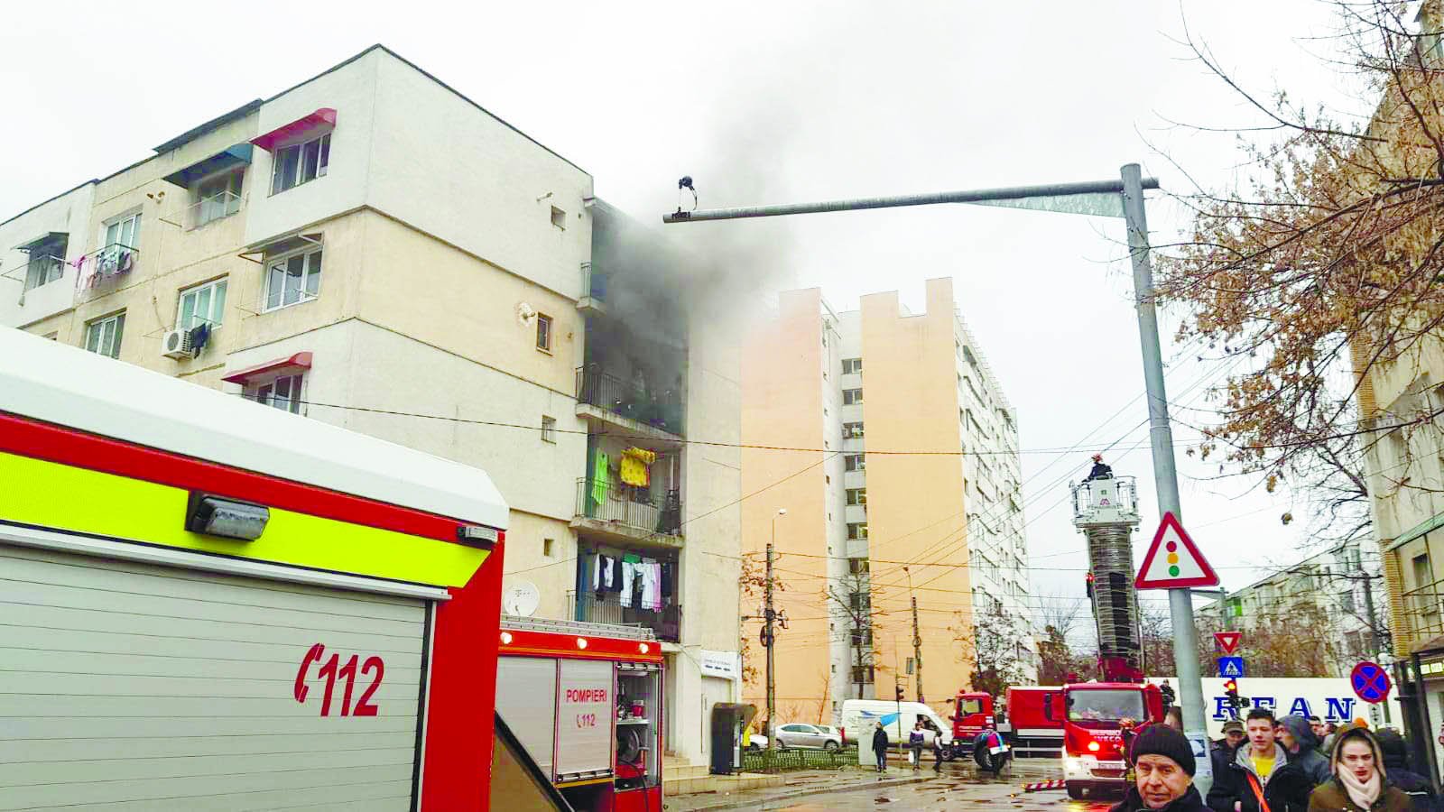  28 de persoane evacuate pe scara pompierilor în urma unei explozii în Nicolina
