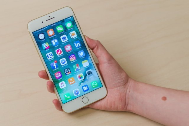  Apple face pe plac Qualcomm pentru a vinde, din nou, iPhone 7 şi iPhone 8 în Germania