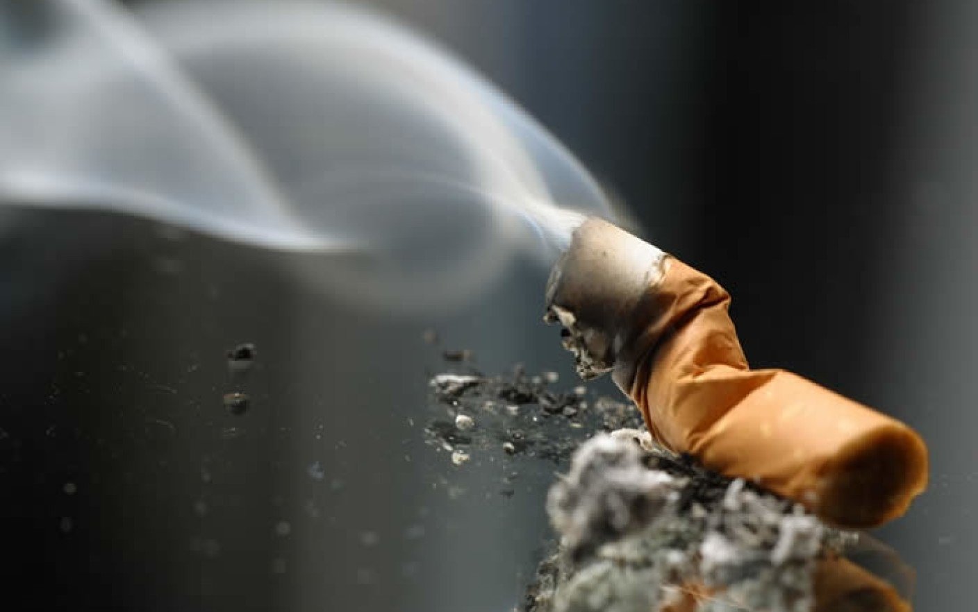  O fostă asistentă medicală era să ardă de vie: a scăpat ţigara din gură