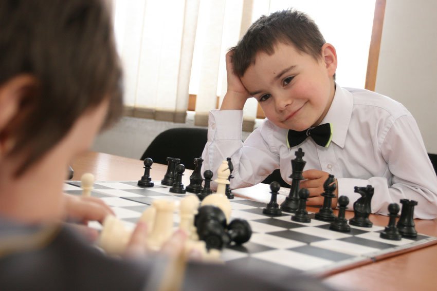  Universitatea „Cuza“ va testa cum stimulează şahul inteligenţa la copii