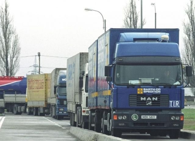  Traficul maşinilor de peste 12 tone, restricţionat în Bulgaria în anumite perioade