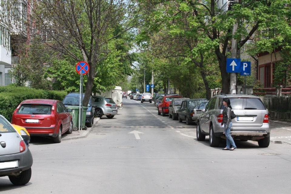 Modificări în trafic: noi străzi cu sens unic ori cu oprirea interzisă, şi noi treceri de pietoni
