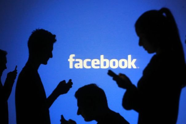  O „socializare” periculoasă: Tânăr reţinut după ce a ameninţat o fată pe Facebook