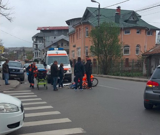  Job nou periculos la Iași. Biciclist de la Food Panda, rănit grav în trafic