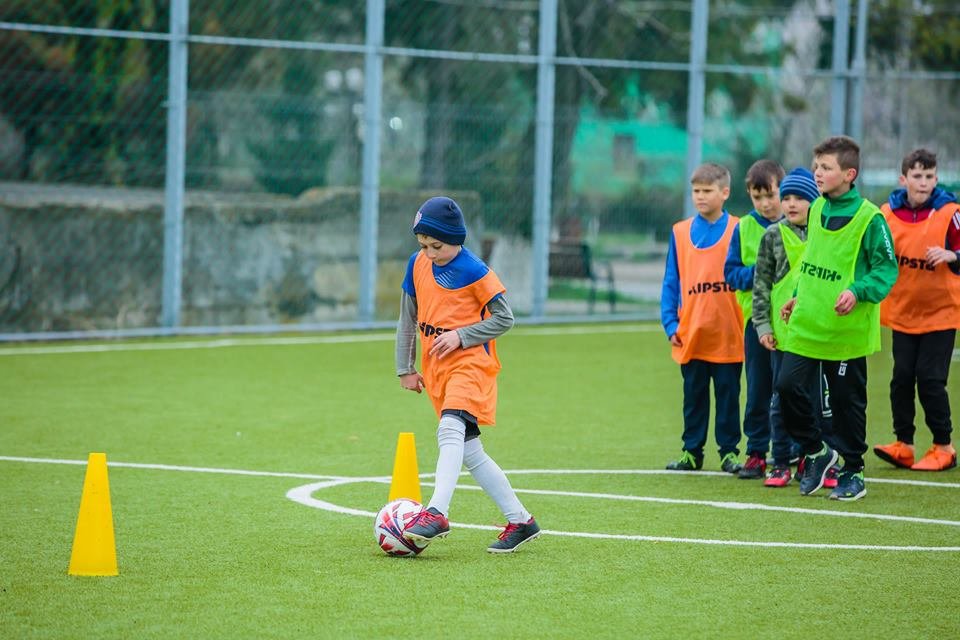  Se caută mici fotbaliști talentați la Iași pentru Centrul de Excelență