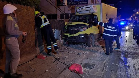  Dezastrul făcut de un şofer băut din Piteşti, după ce a rupt ţeava de gaze