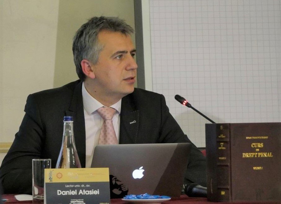  Profesorul  Daniel Atasiei vrea să readucă prestigiul breslei avocaților ieșeni