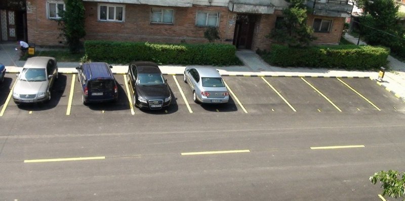  Licitaţie: un singur loc de parcare pentru şoferi din patru blocuri mari