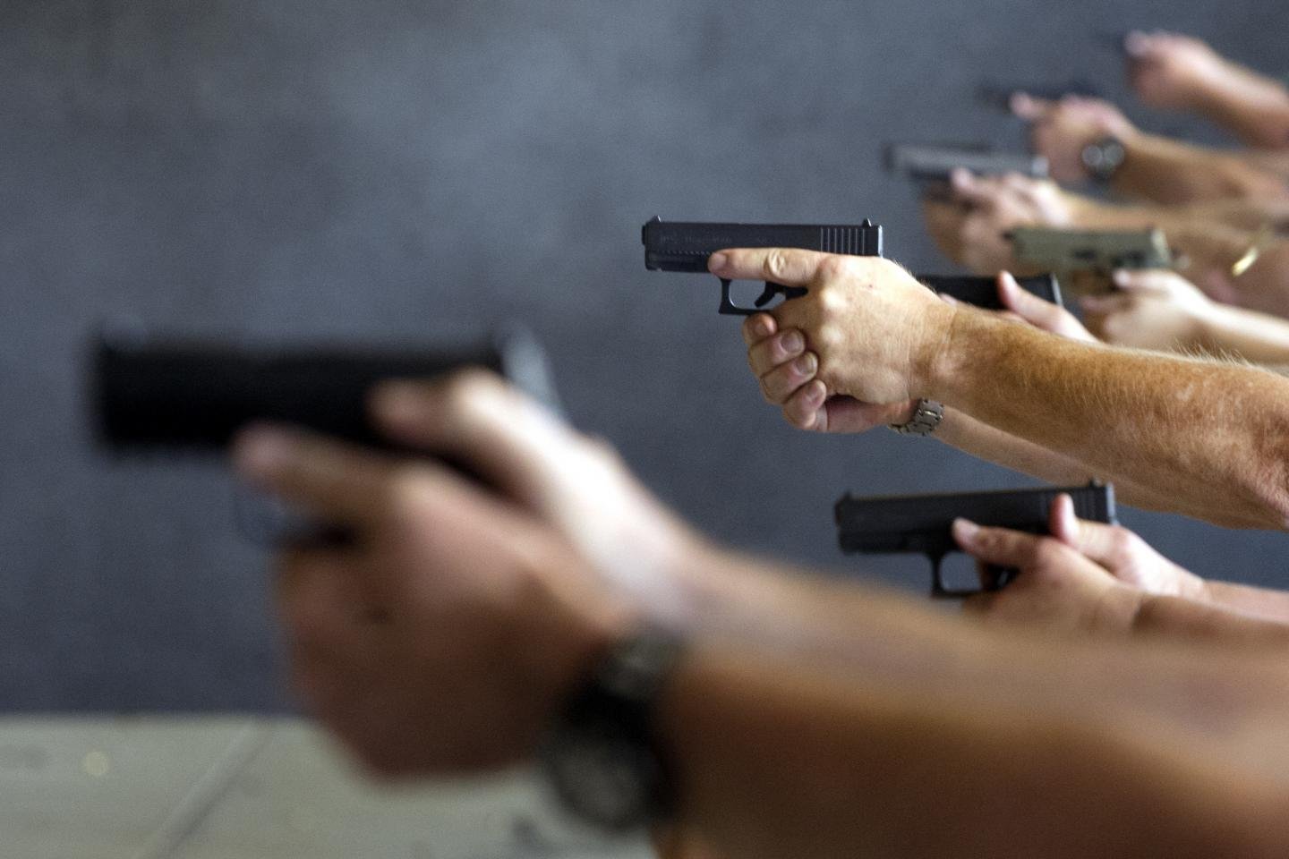  Lege controversată. Profesorii din Florida vor putea intra înarmați în clasă