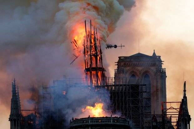  Francezii ”se vor putea pronunţa” cu privire la reconstrucţia Catedralei Notre-Dame