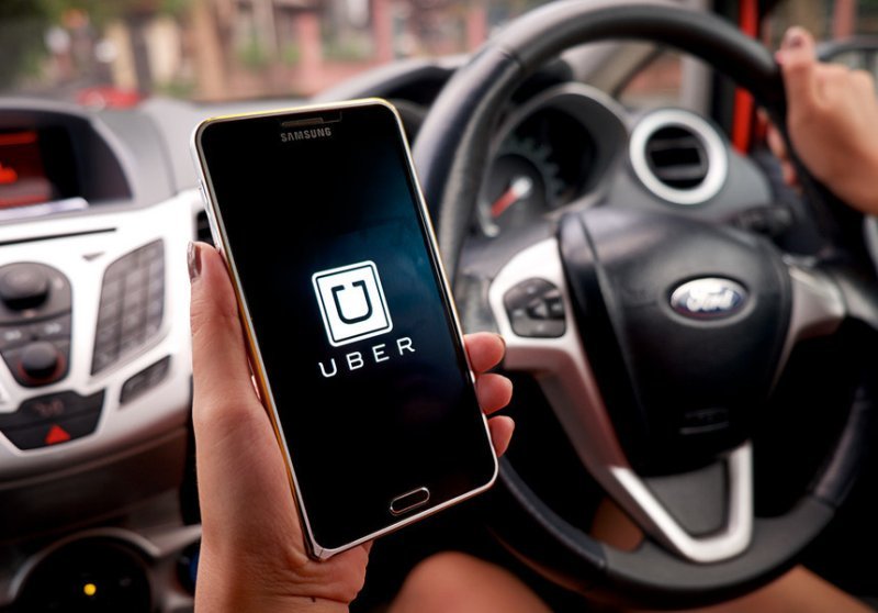  Ministrul Transporturilor ține cu Uber. Îi sfătuiește pe șoferii amendați să depună contestații