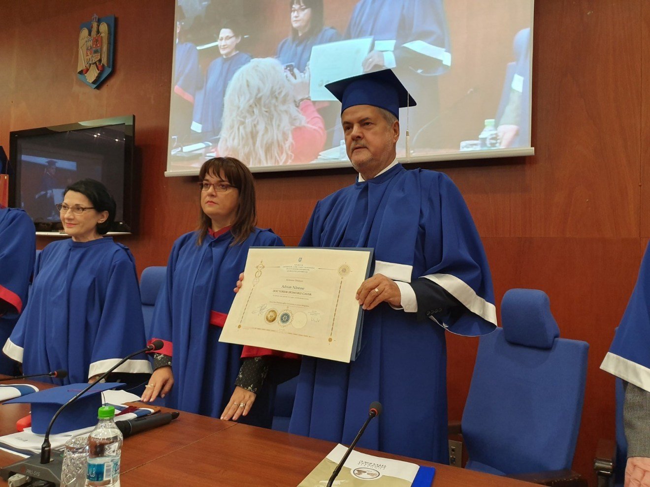  Condamnatul Adrian Năstase a primit titlul de Doctor Honoris Causa al Universităţii “Aurel Vlaicu”