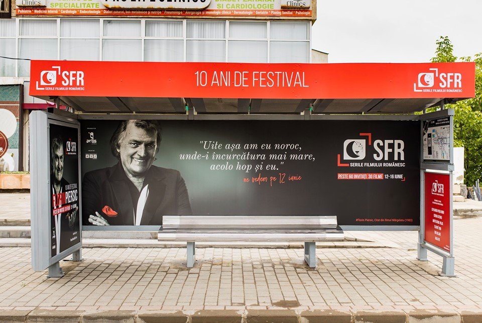  FOTO: Stație de autobuz dedicată actorului Florin Piersic în centrul Iașului