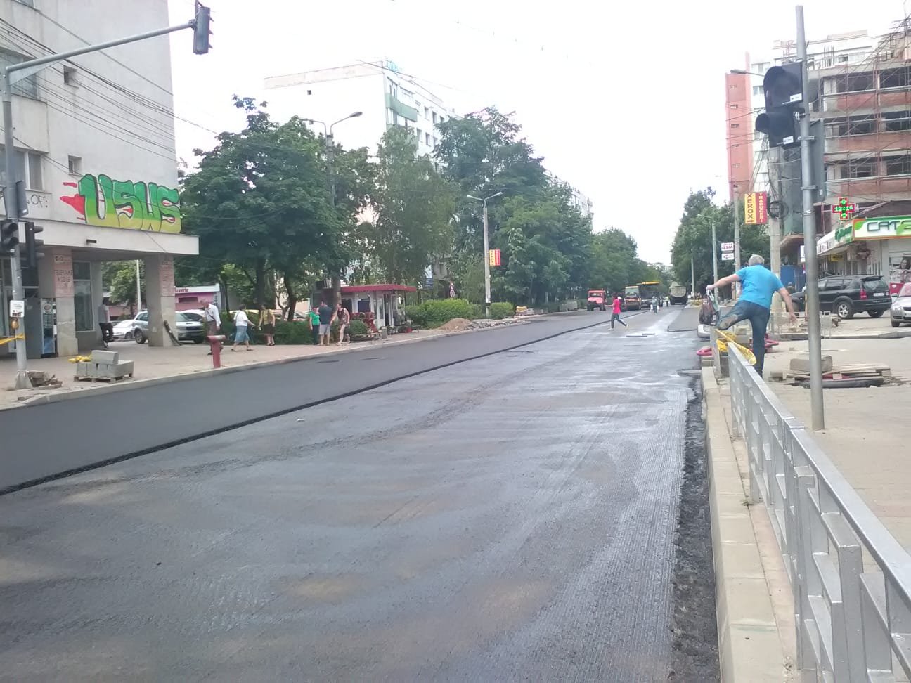  FOTO: A fost turnat și ultimul strat de asfalt pe Șoseaua Națională