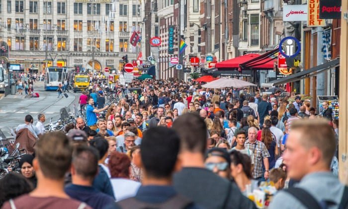  Olandezii din Amsterdam, sătui de turiști. „Nu vrem să ne transformăm în Veneția”