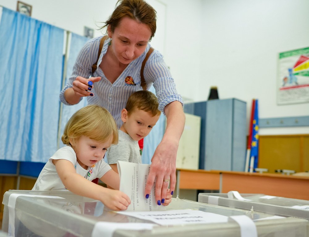  O zi de vot la Iaşi: cozi, stocuri de buletine epuizate, sesizări și prezență record